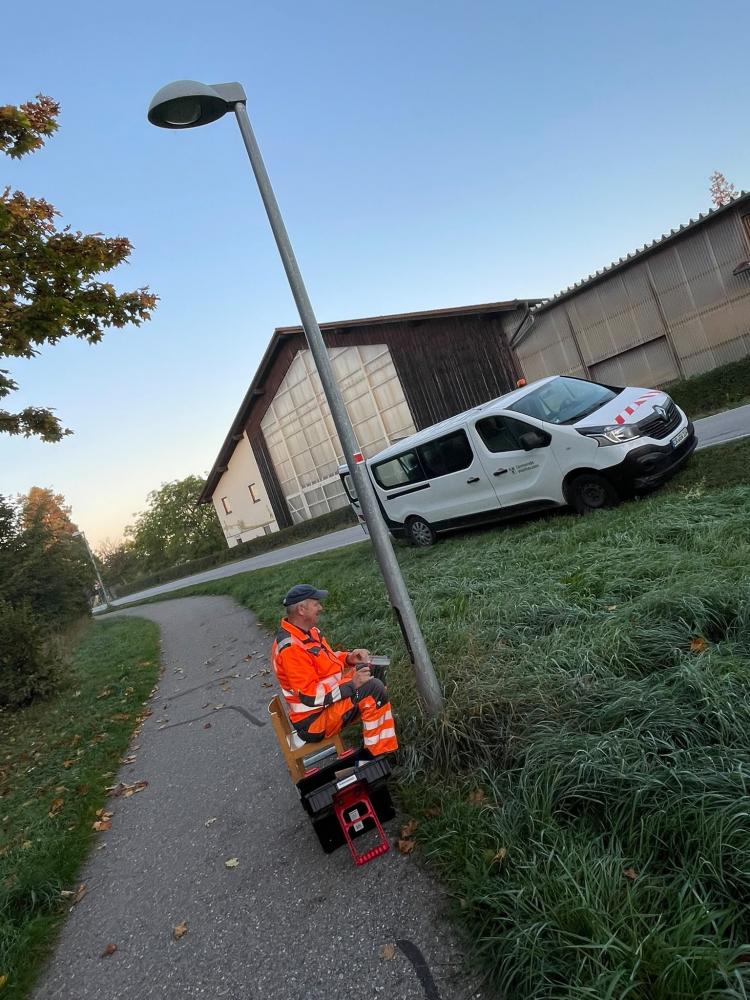 Straßenbeleuchtung: Reparaturen und neue Verdrahtung