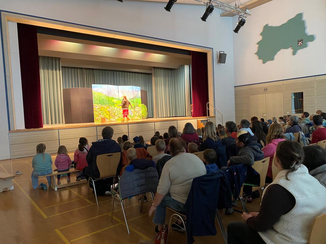 Kindertheater Heidi begeistert im Kulturhaus Wallhausen